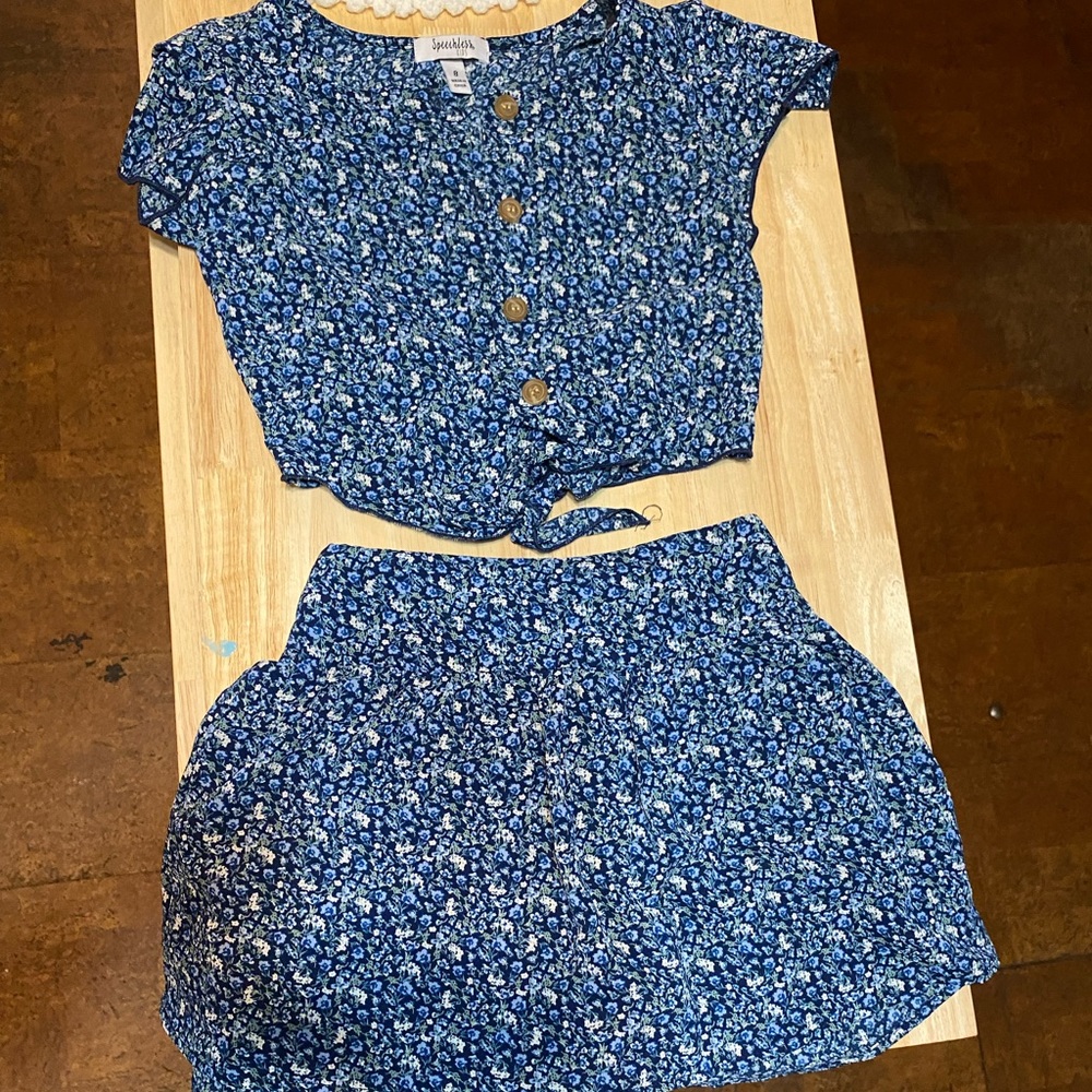 2 piece girls size 8 outfit.